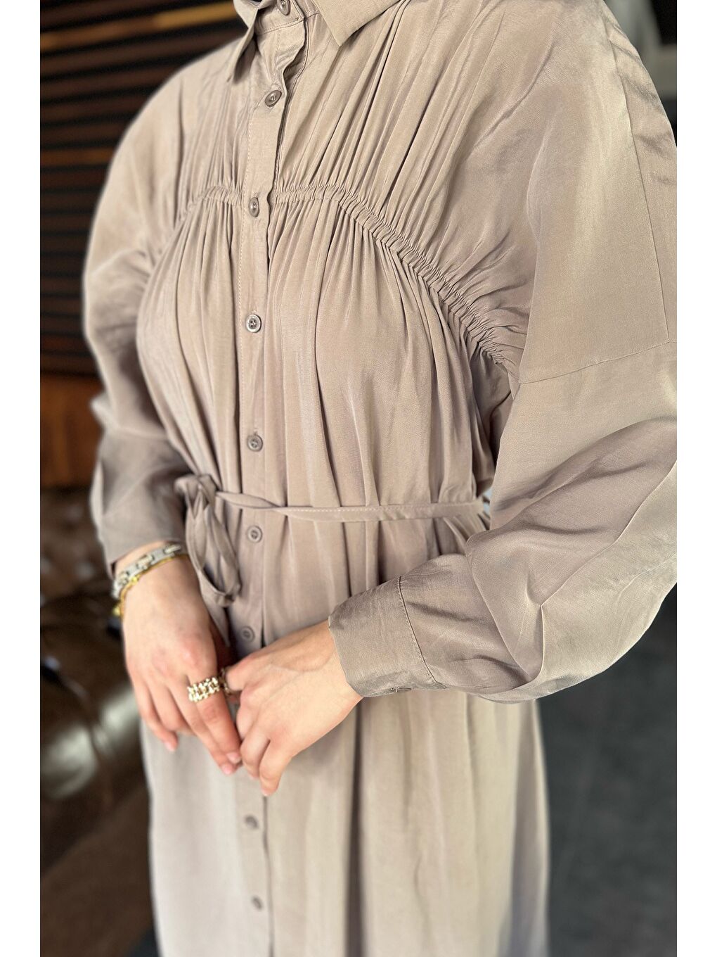 Bej Roba Büzgülü Boydan Düğmeli Tesettür Elbise-5