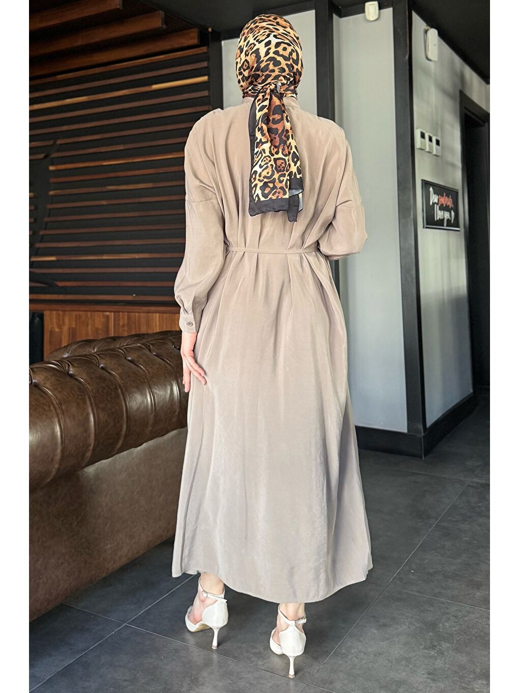 Bej Roba Büzgülü Boydan Düğmeli Tesettür Elbise-6