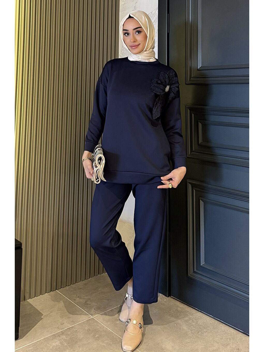 Lacivert Yaka Çiçek Detaylı Tunik Pantolon Tesettür İkili Takım
