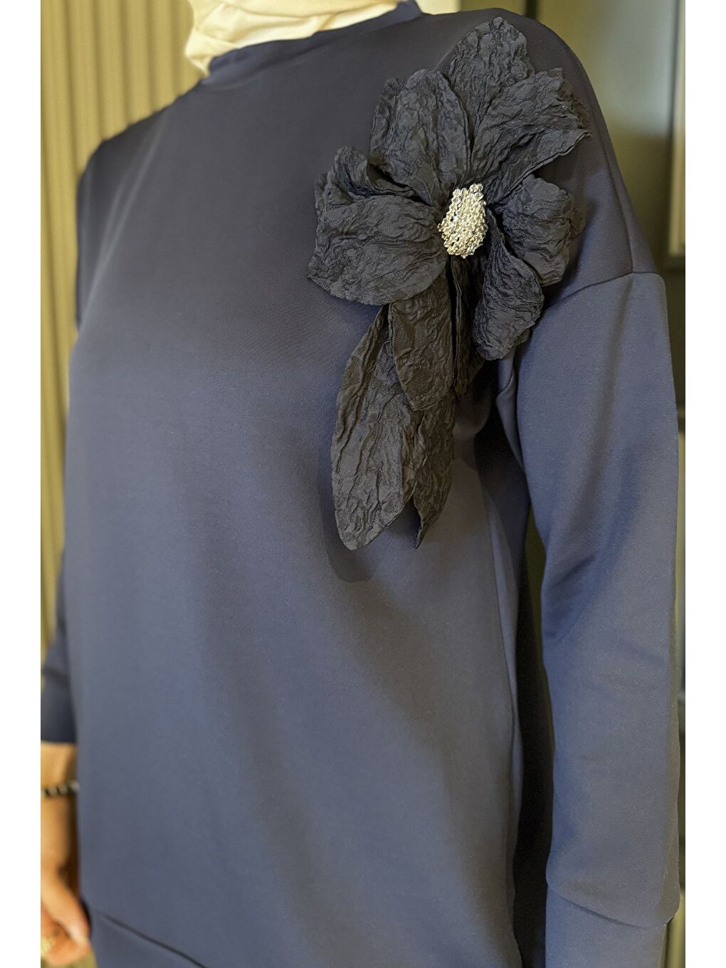 Lacivert Yaka Çiçek Detaylı Tunik Pantolon Tesettür İkili Takım-5