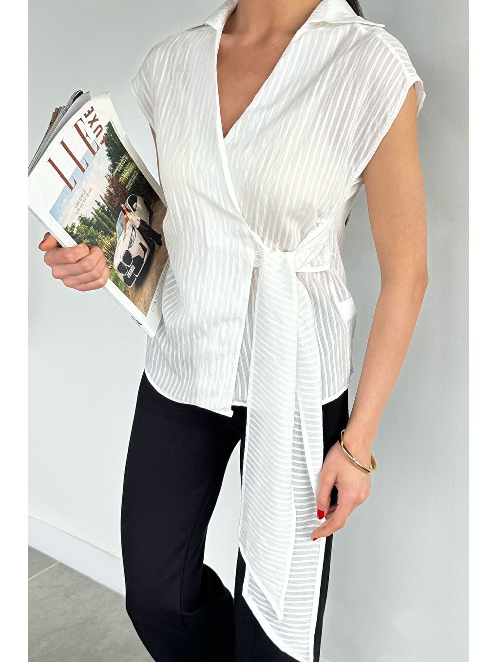 Ekru Kadın Kruvaze Yaka Bağlamalı Bluz-1