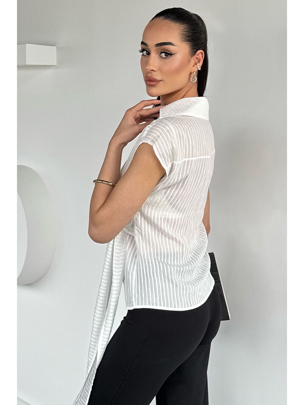 Ekru Kadın Kruvaze Yaka Bağlamalı Bluz-3