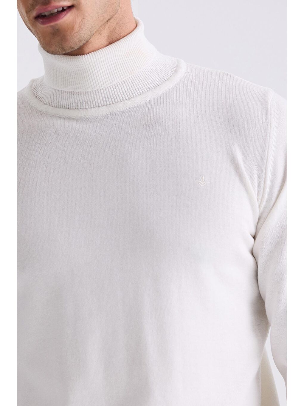 Ekru Slim Fit Tam Balıkçı Yaka Triko Kazak-2