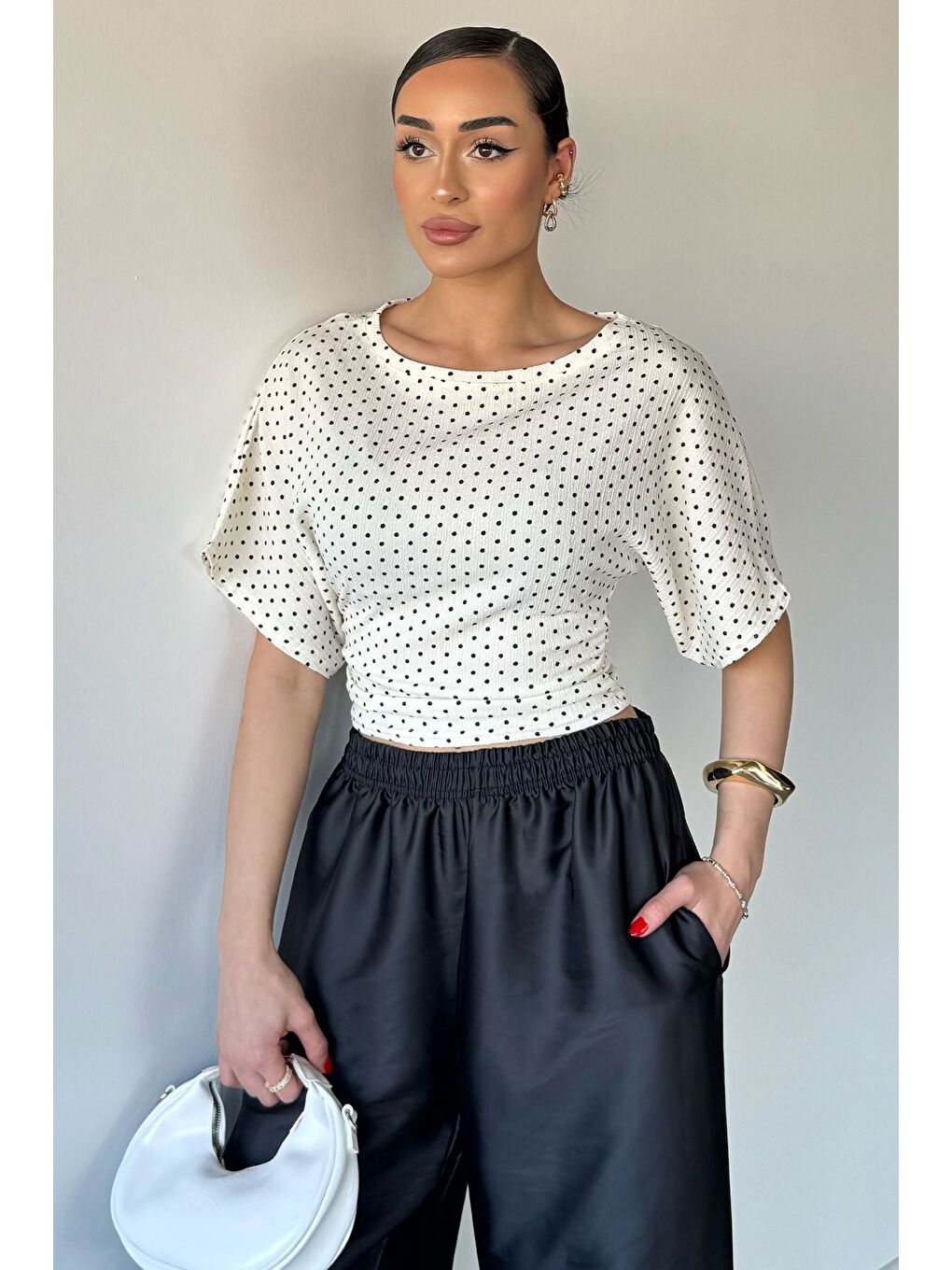 Ekru Kadın Yan Büzgülü Puantiyeli Bluz-1