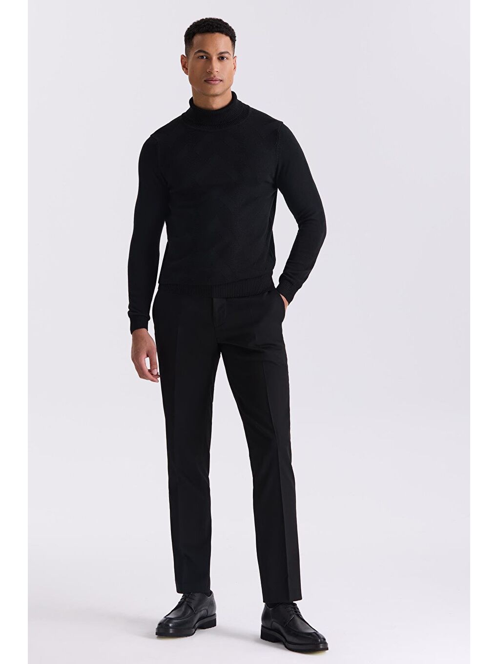 Siyah Slim Fit Tam Balıkçı Yaka Desenli Triko Kazak-1