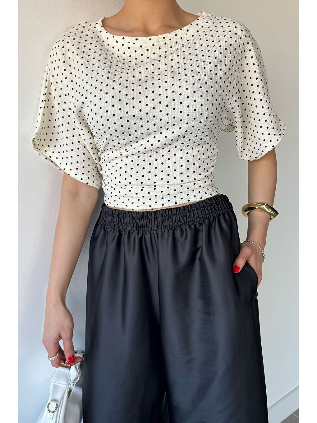 Ekru Kadın Yan Büzgülü Puantiyeli Bluz-2