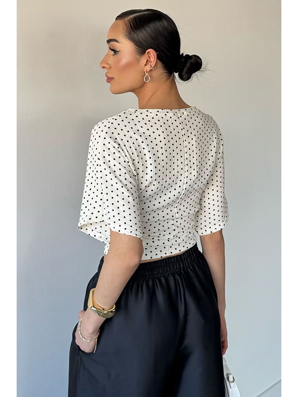 Ekru Kadın Yan Büzgülü Puantiyeli Bluz-3