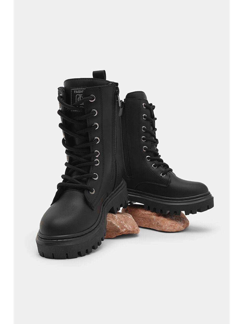 Kız Çocuk Siyah Cilt Termo Taban Yanı Fermuarlı Taş Detaylı Bağcıklı ve Fermuarlı Bot-2