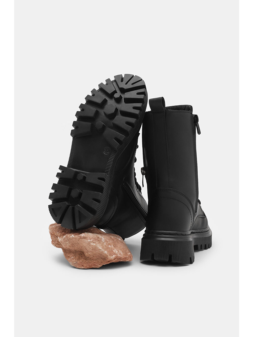 Kız Çocuk Siyah Cilt Termo Taban Yanı Fermuarlı Taş Detaylı Bağcıklı ve Fermuarlı Bot-3