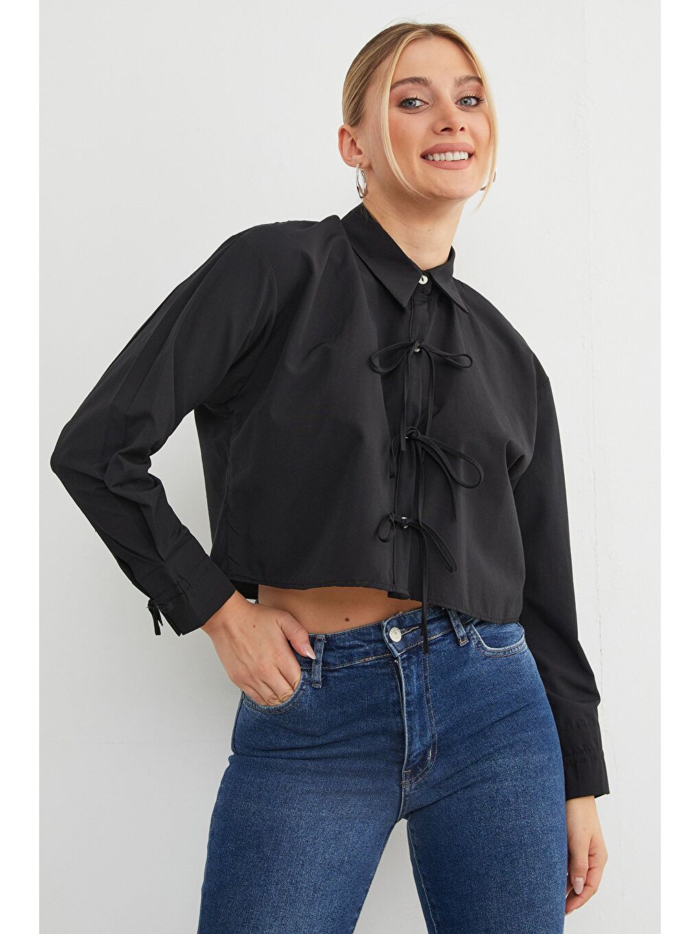 Siyah Önü Bağlamalı Düğmeli Crop Gömlek-2
