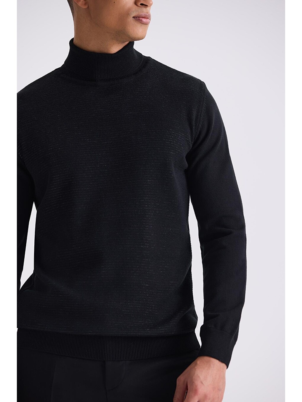 Siyah Slim Fit Tam Balıkçı Yaka Triko Kazak-2