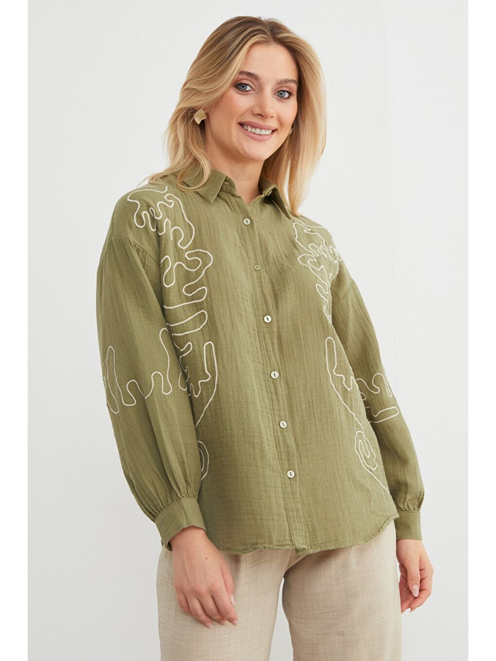 Yeşil Geometrik Nakışlı Bol Gömlek-2