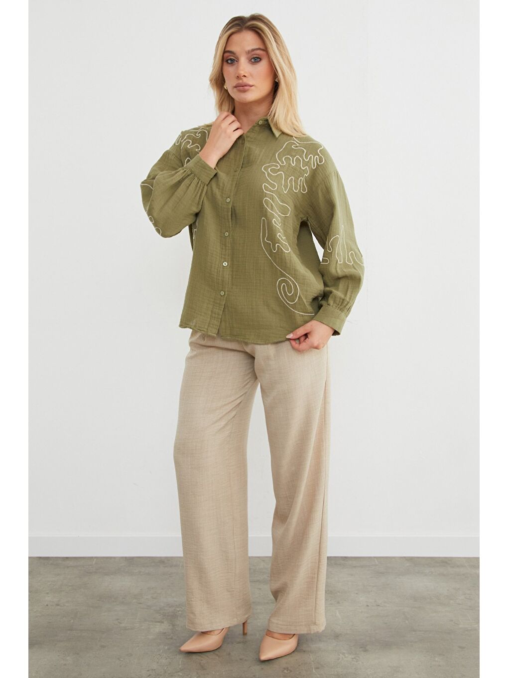 Yeşil Geometrik Nakışlı Bol Gömlek-3