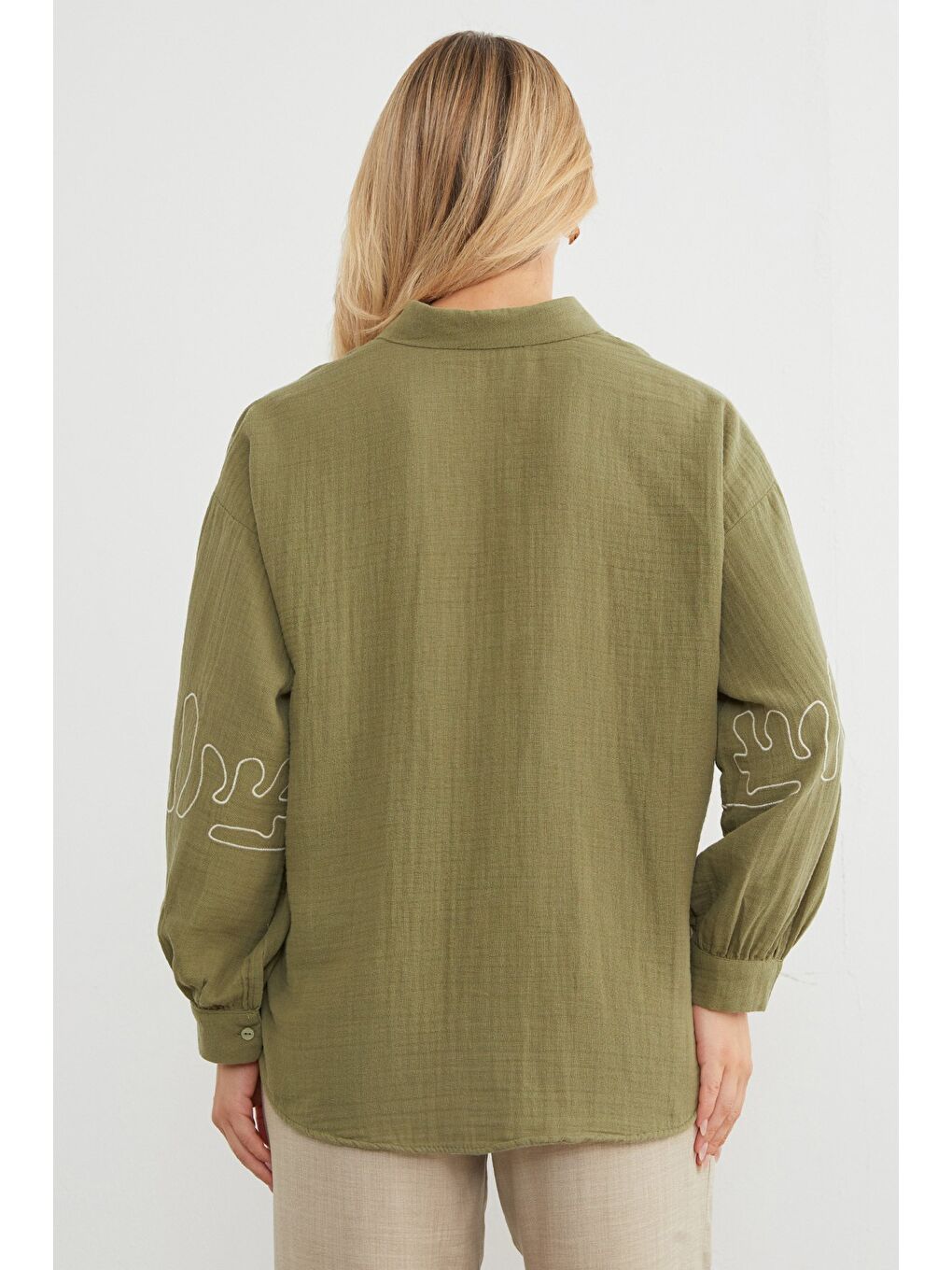 Yeşil Geometrik Nakışlı Bol Gömlek-4