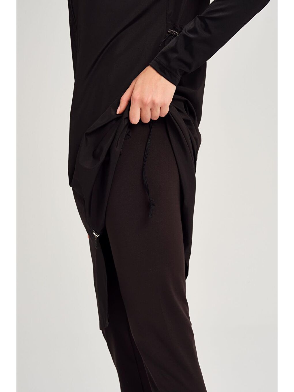 Rahat Kesim Siyah Jileli 4 Parça Tam Tesettür Mayo Takımı 6025-5