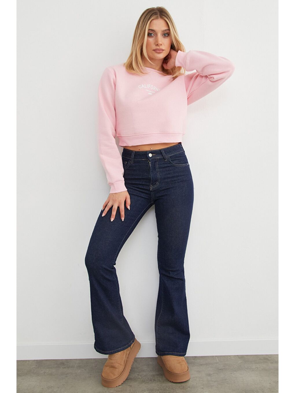 Pembe 3 İplik California Yazı Baskılı Crop Sweatshirt-1