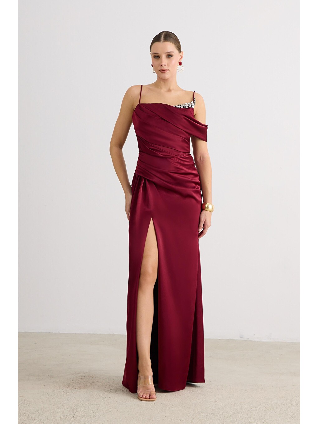 Bordo Askılı Yırtmaçlı Saten Abiye Elbise-1