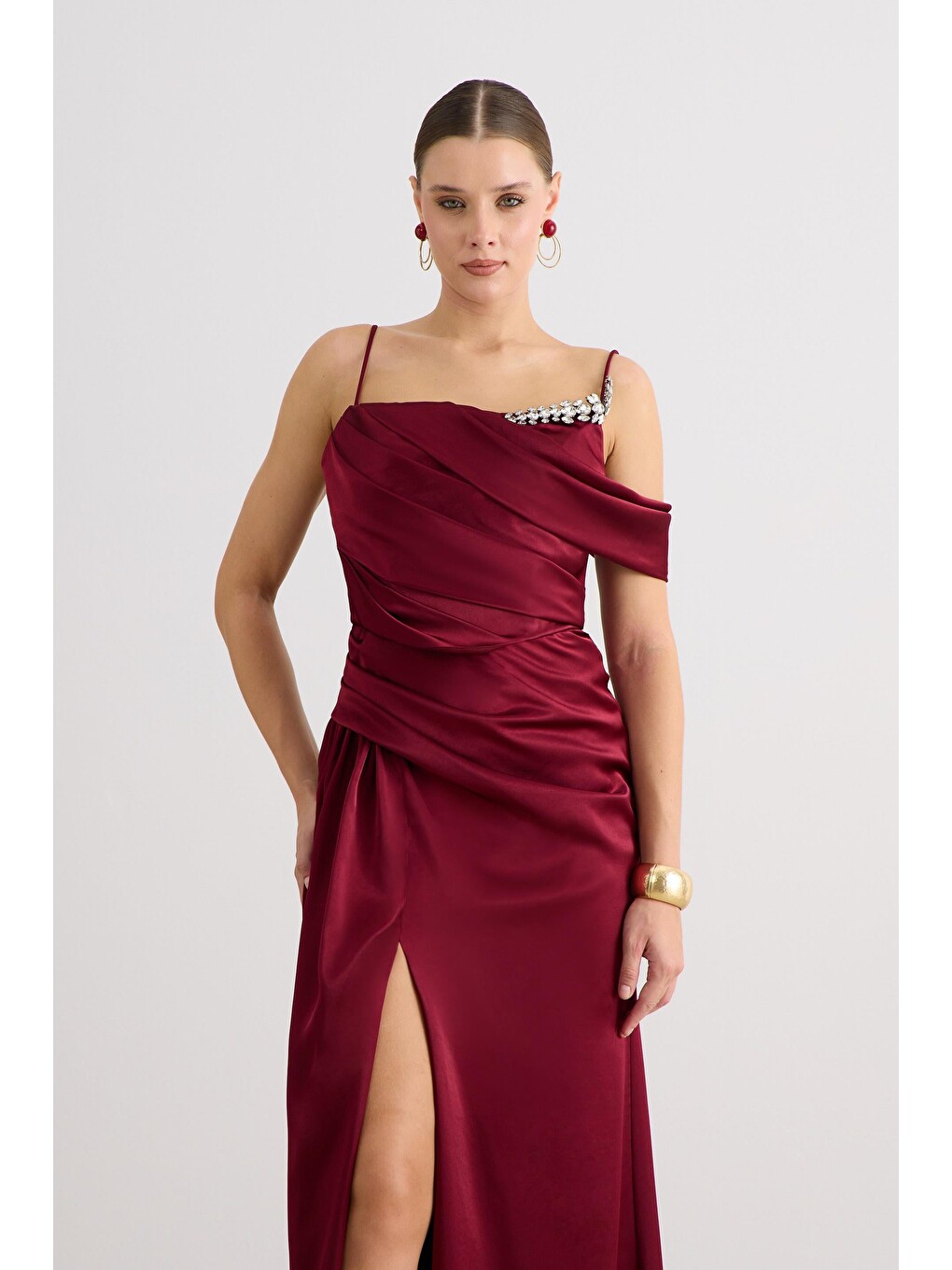 Bordo Askılı Yırtmaçlı Saten Abiye Elbise-2