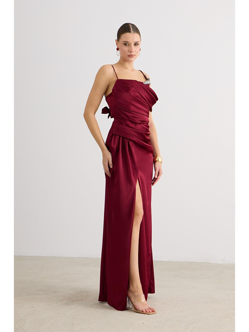 Bordo Askılı Yırtmaçlı Saten Abiye Elbise-3