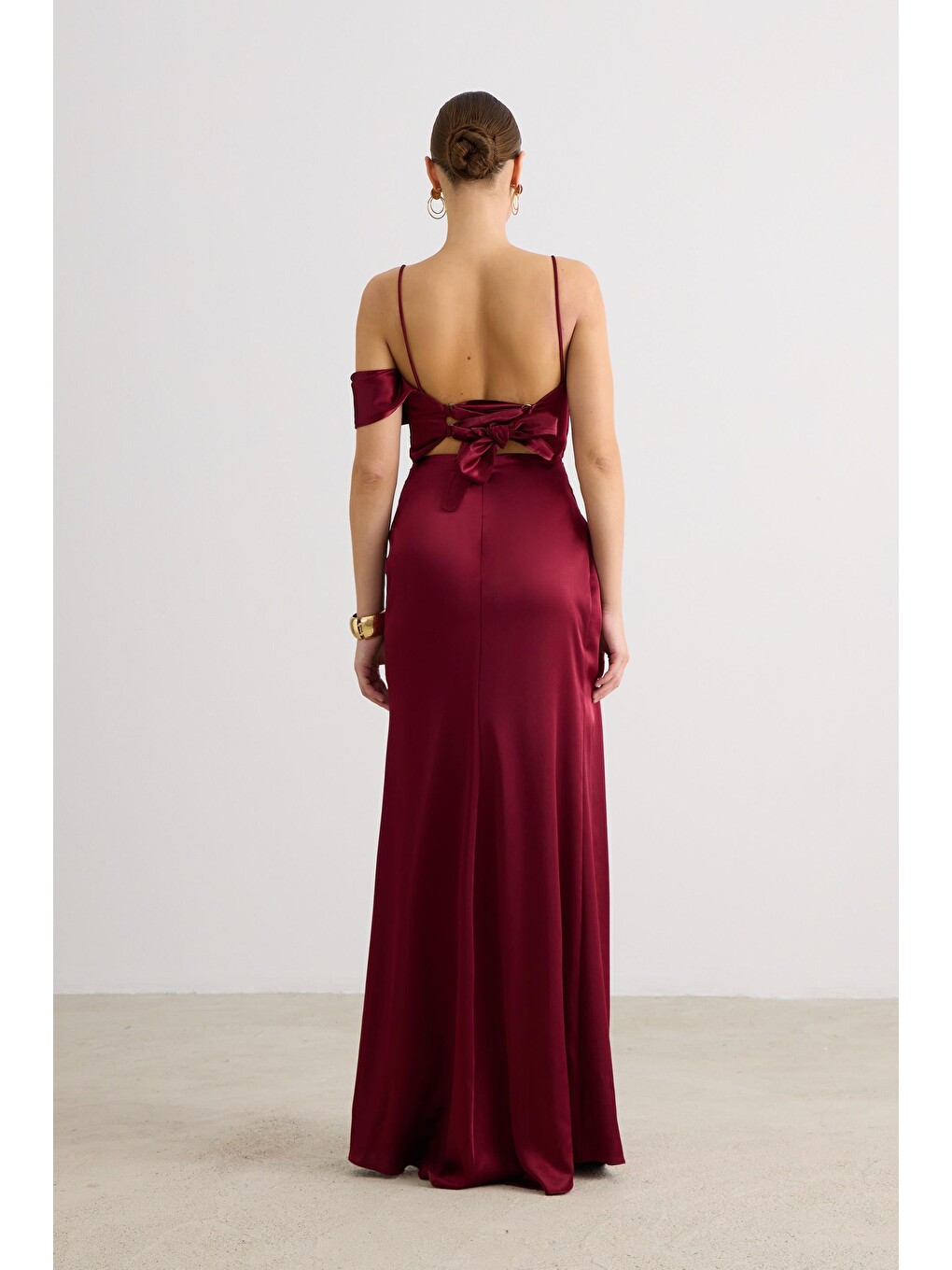 Bordo Askılı Yırtmaçlı Saten Abiye Elbise-5