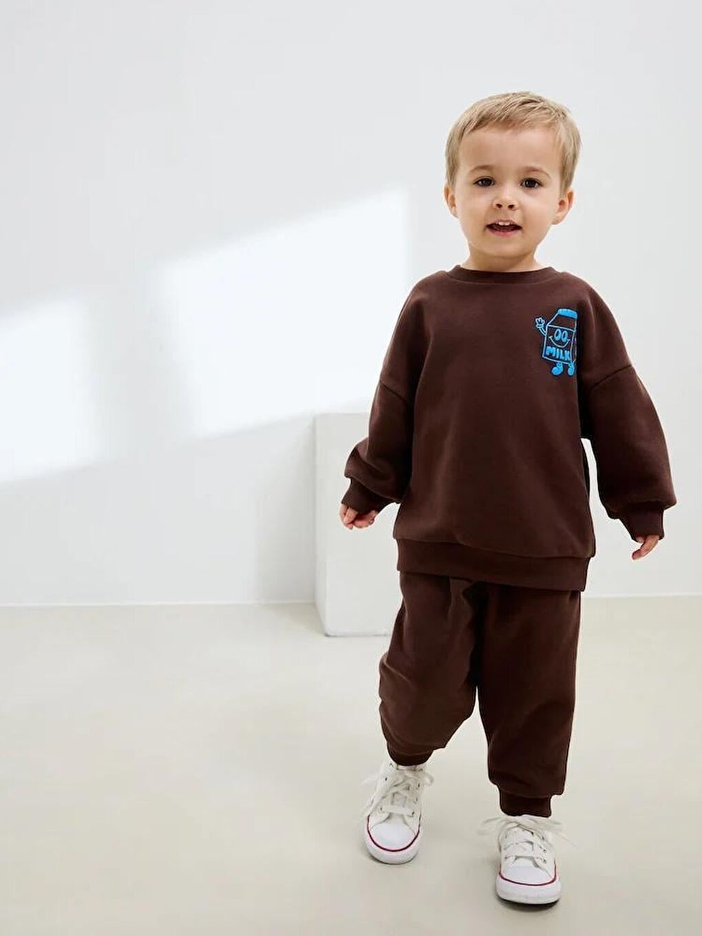 Erkek Çocuk Pamuklu Kahverengi Choco Milk Baskılı Eşofman Takım - Rahat Günlük Stil