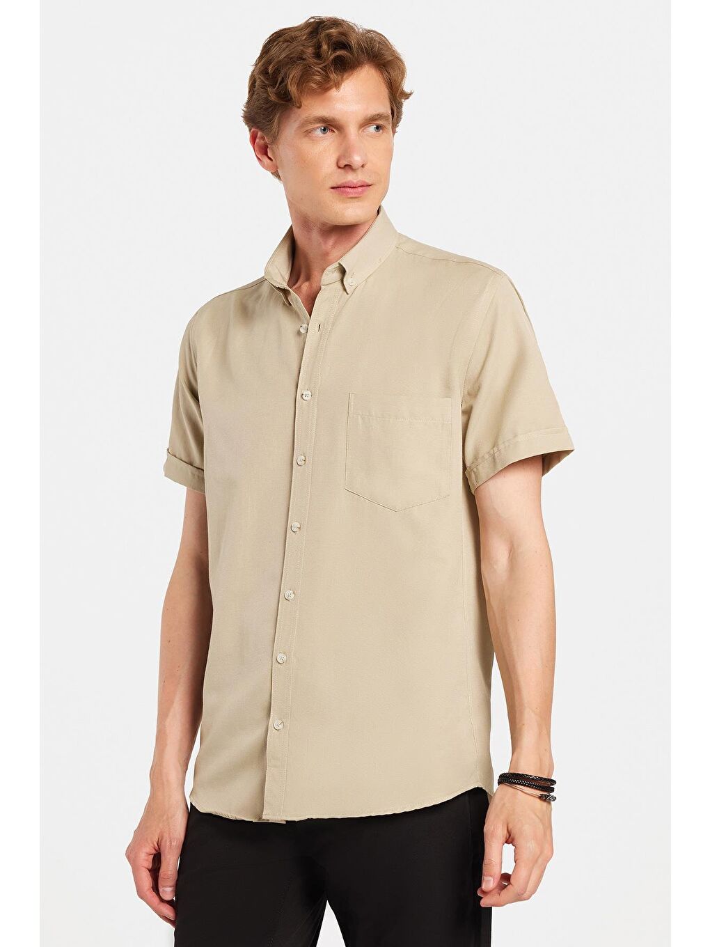 Bej Erkek Klasik Regular Fit Rahat Kesim Düğmeli Spor Yaka Oxford Pamuklu Kısa Kol Taş Gömlek