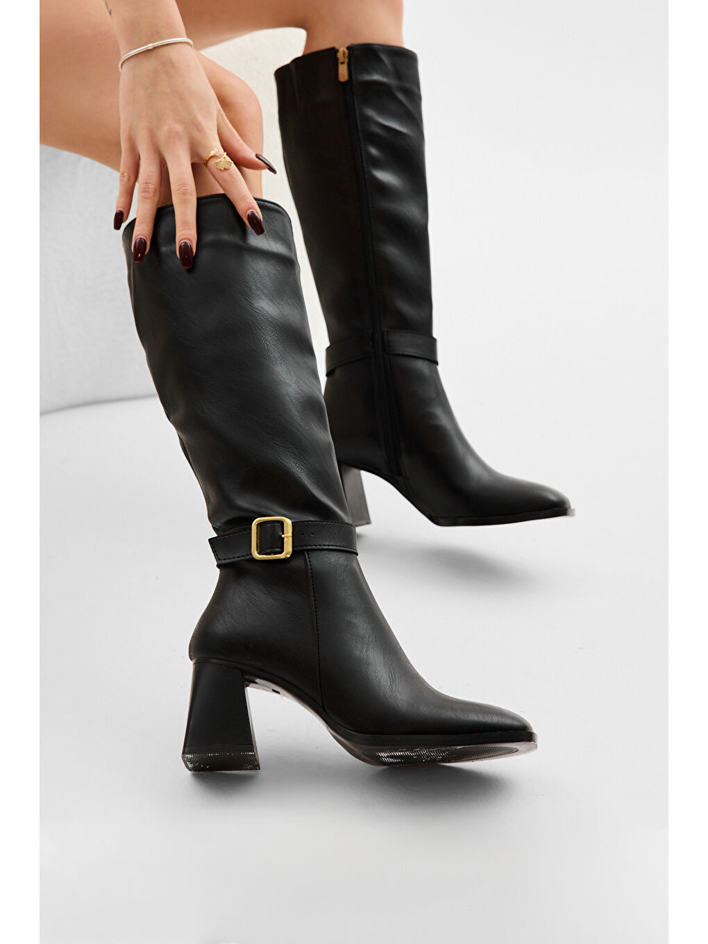 Kadın Siyah TPU Taban Tokalı Fermuarlı Diz Altı Topuklu Çizme