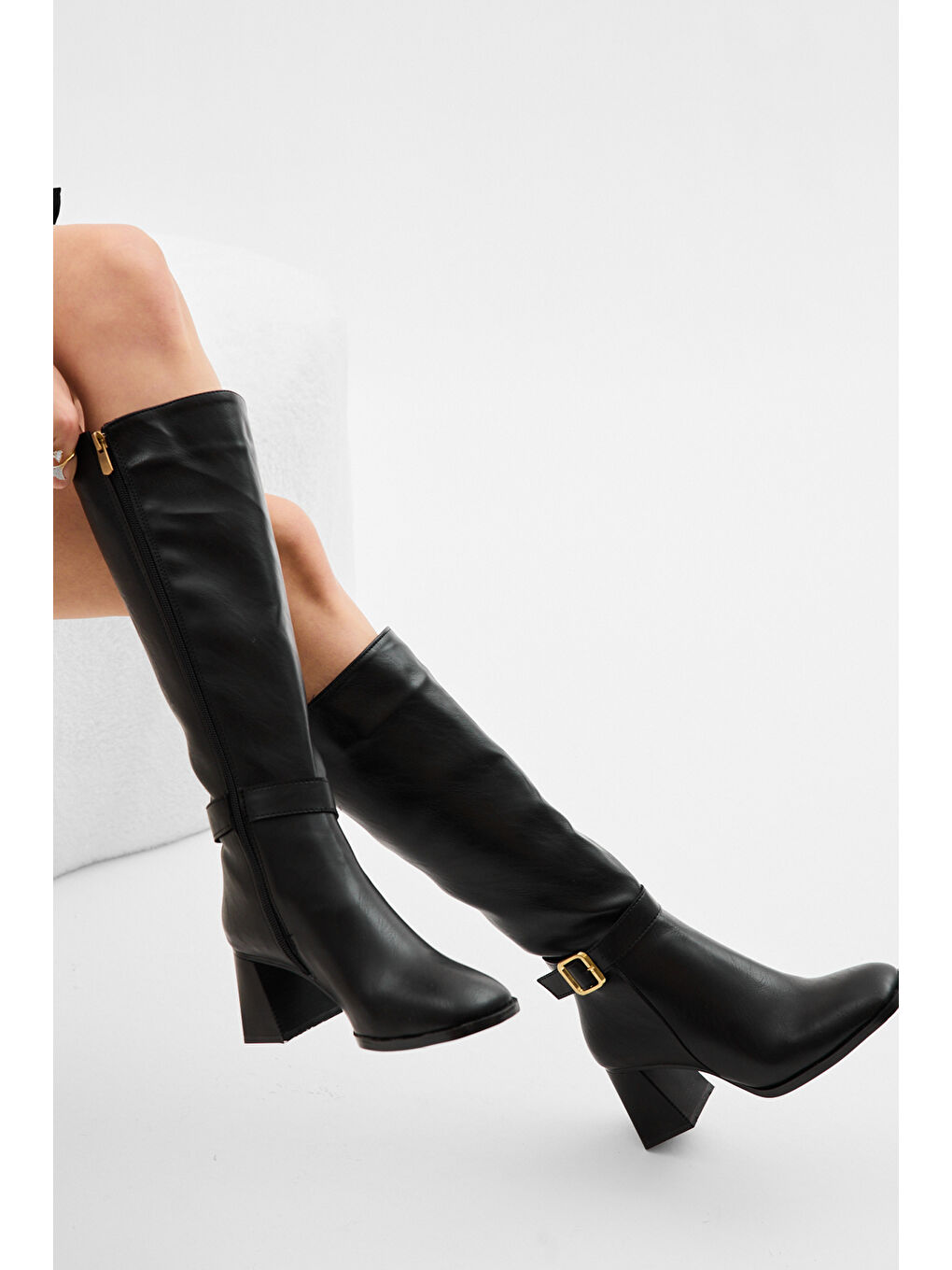 Kadın Siyah TPU Taban Tokalı Fermuarlı Diz Altı Topuklu Çizme-2