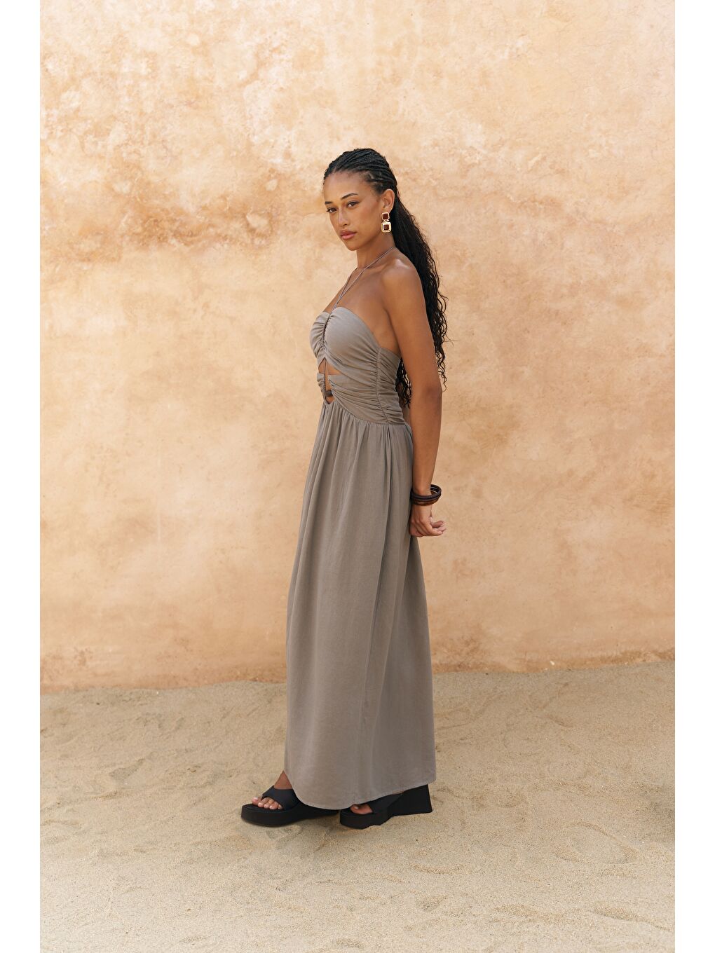 Gri Burnika Boncuk Detay Füme Keten Elbise-3