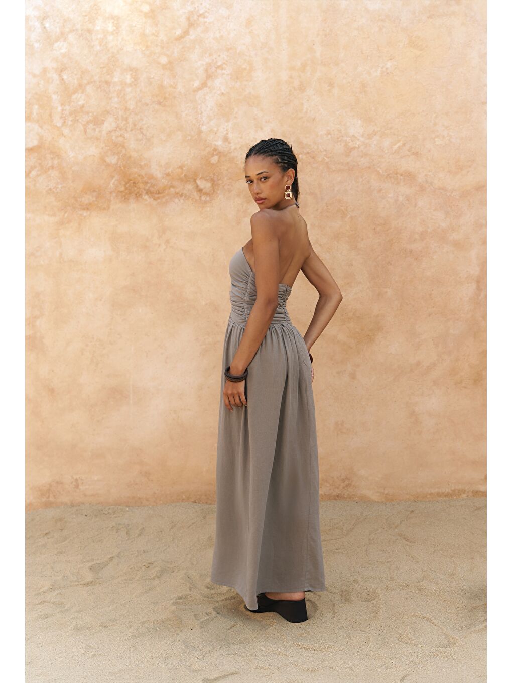 Gri Burnika Boncuk Detay Füme Keten Elbise-4