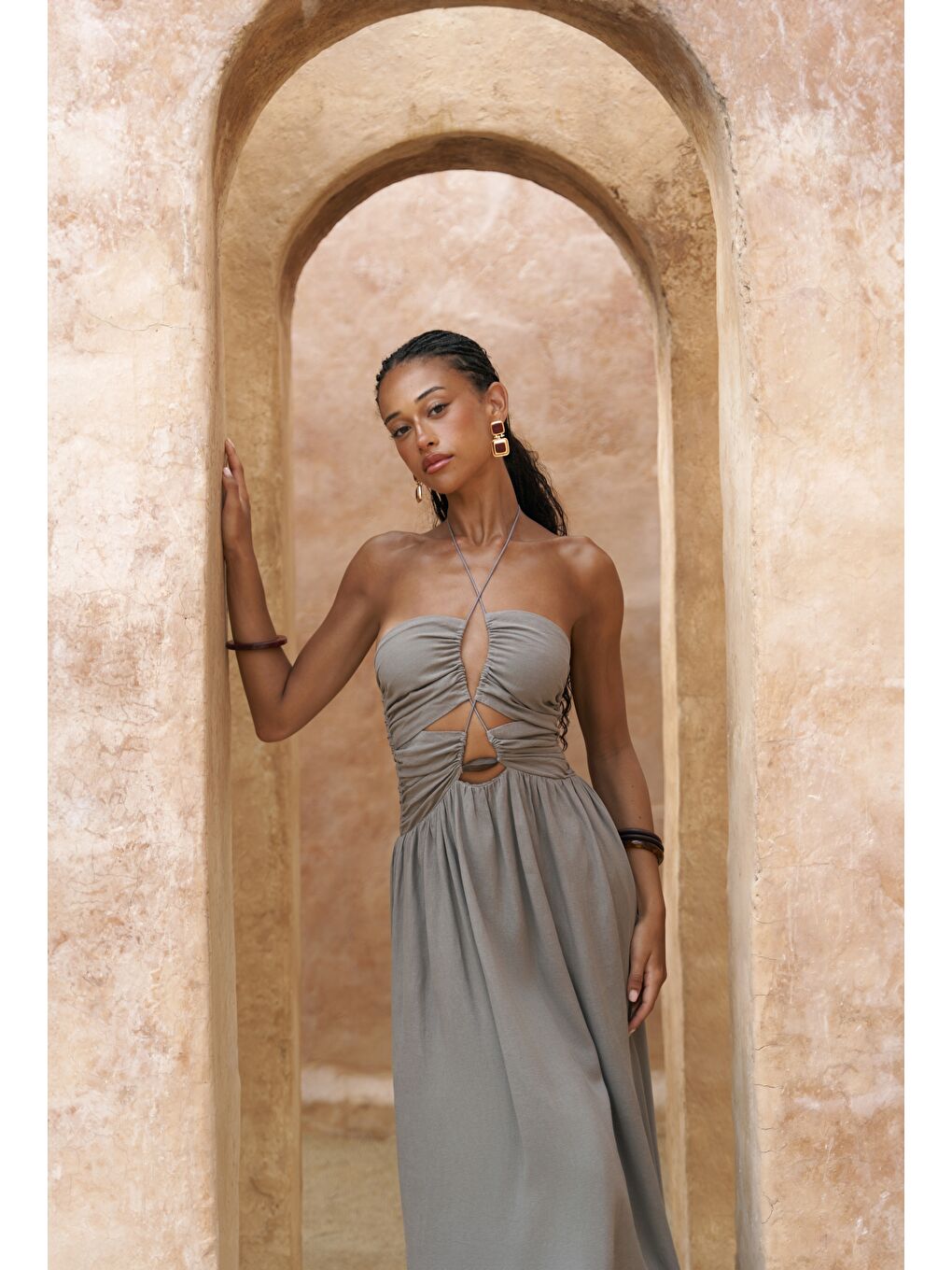 Gri Burnika Boncuk Detay Füme Keten Elbise-5