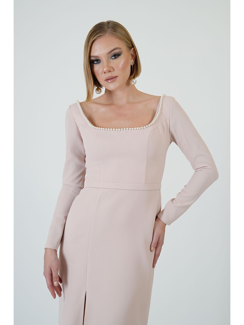 Pembe Pudra Önü İncili Yırtmaçlı Krep Abiye Elbise-3