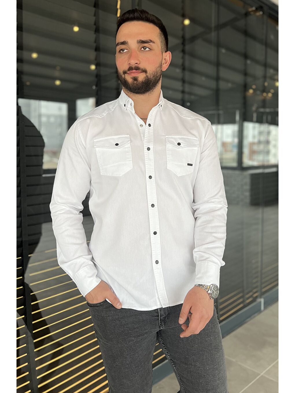 Beyaz Erkek Cepli Çıtçıtlı Uzun Kol Gömlek-1