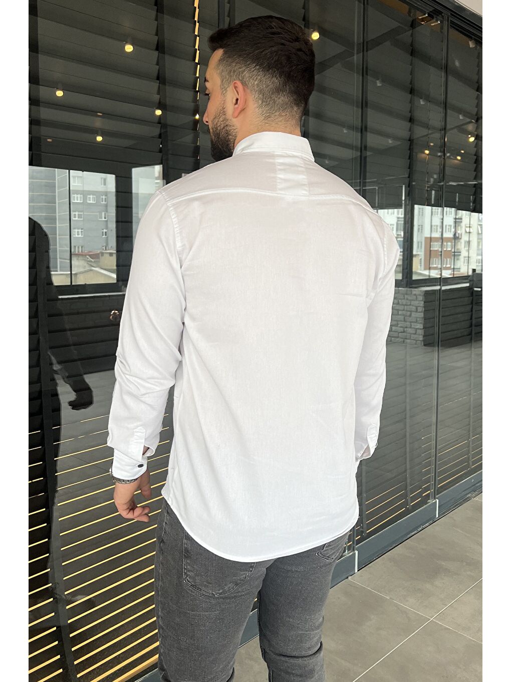 Beyaz Erkek Cepli Çıtçıtlı Uzun Kol Gömlek-3