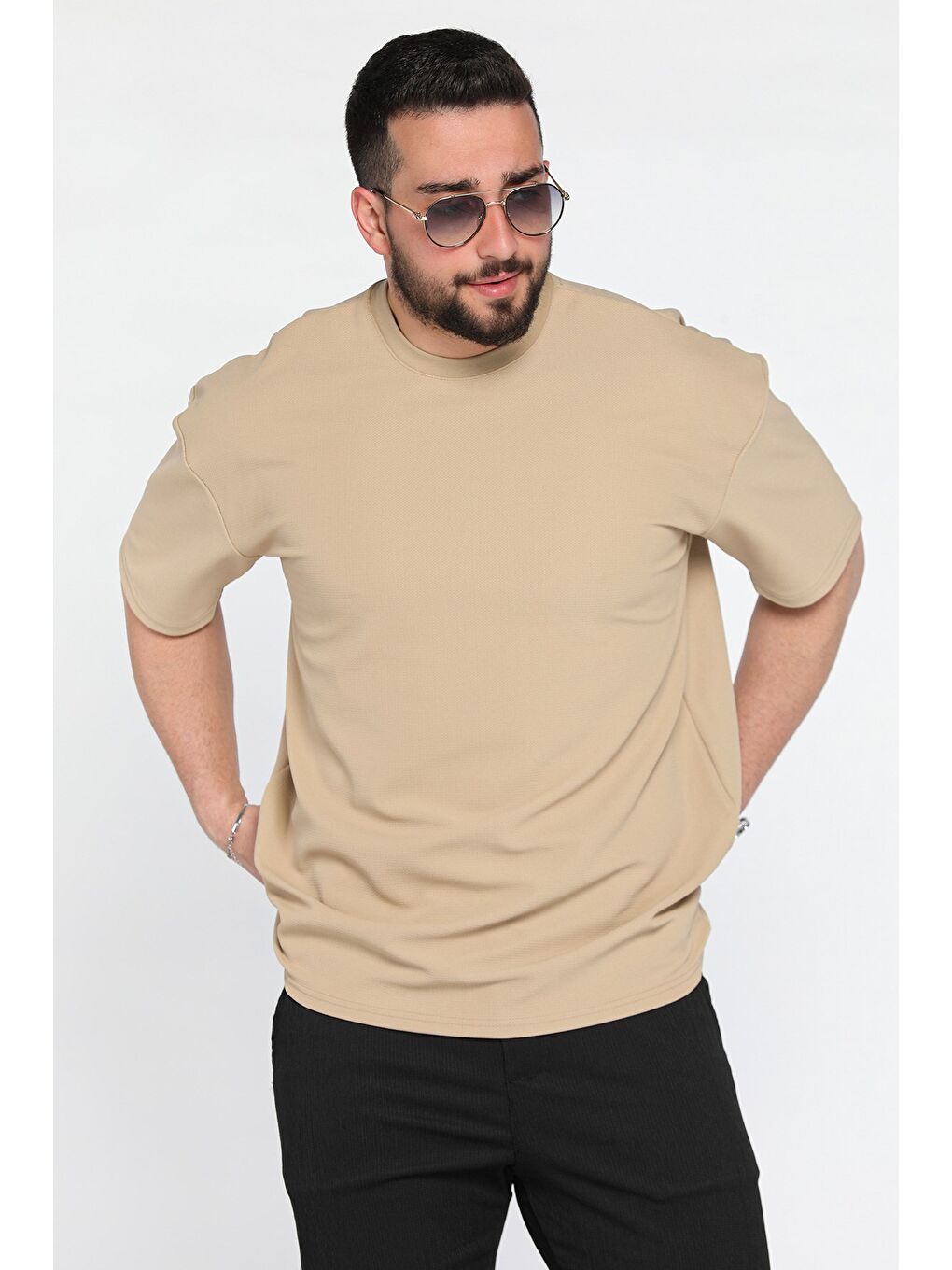 Ekru Erkek Bisiklet Yaka Kendinden Desenli Tişört-1