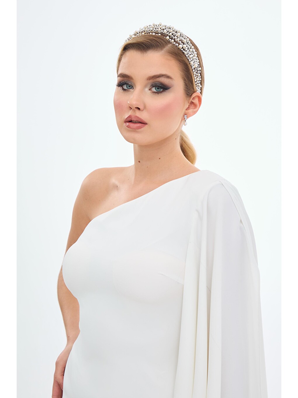 Ekru Tek Kol Yandan Yırtmaçlı Krep Nikah Elbisesi-3