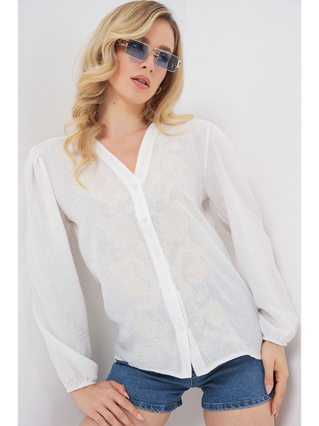 Ekru Kadın Nakışlı Uzun Kol Bluz 963 - Krem-3