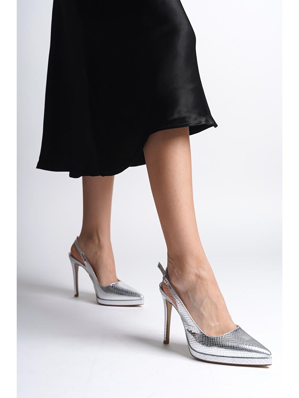 Gri Arkası Açık Sivri Burunlu Yüksek Topuklu  Platform  Kadın Ayakkabı