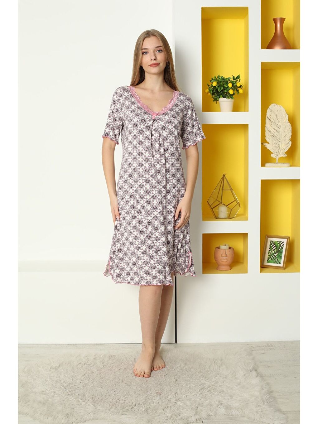 Beyaz Kadın Desenli Dantel Detaylı Elastanlı Viskon Gecelik