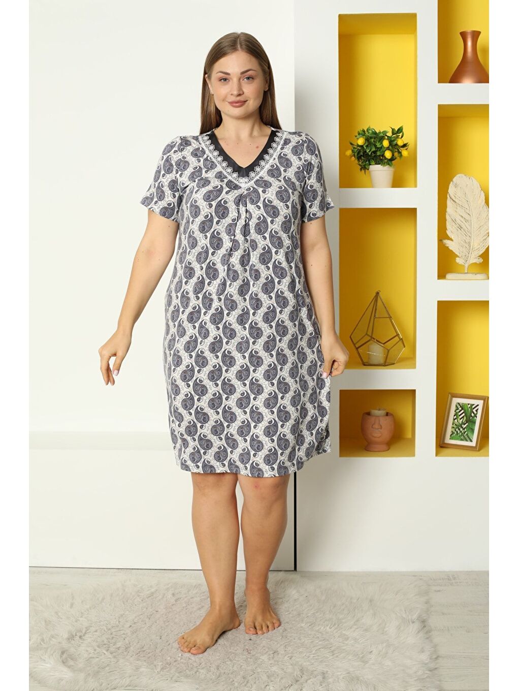 Beyaz Desenli Dantel Ve Saten Detaylı Kısa Kollu Elastanlı Viskon Büyük Beden Gecelik-3