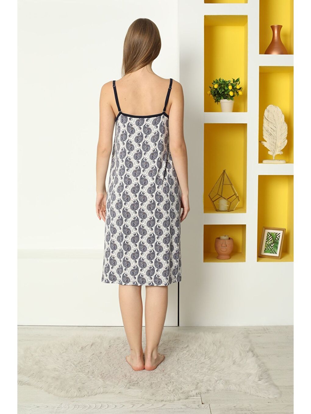 Beyaz Kadın Desenli Tül Detaylı Askılı Elastanlı Viskon Gecelik-6