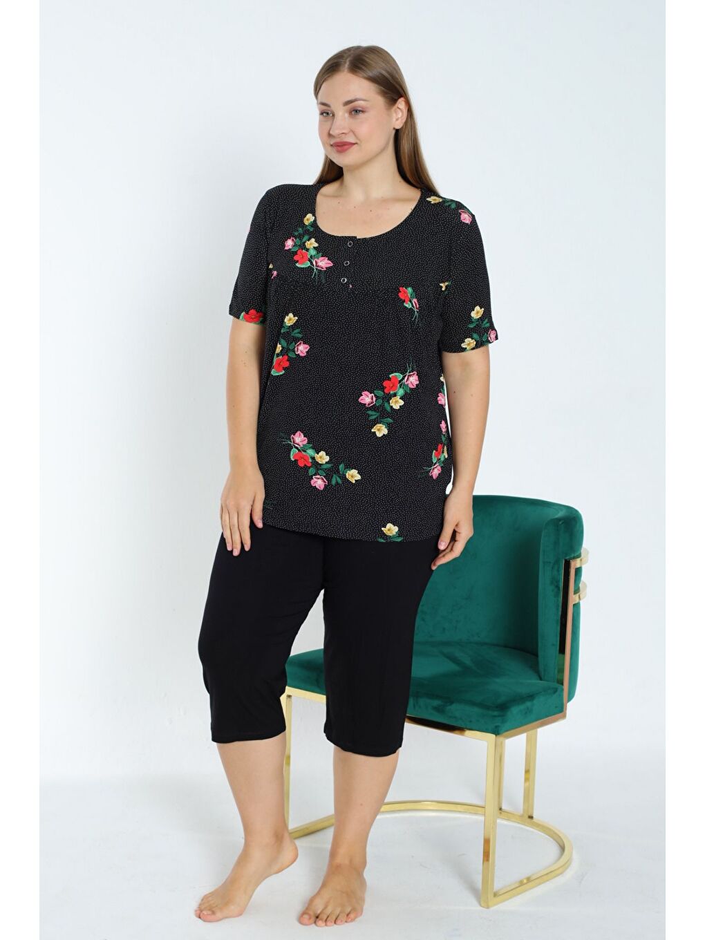 Siyah Kadın Puantiyeli Çiçekli Düğmeli Kısa Kollu Esnek Viskon Alt Üst Taytlı Gecelik Takımı-1