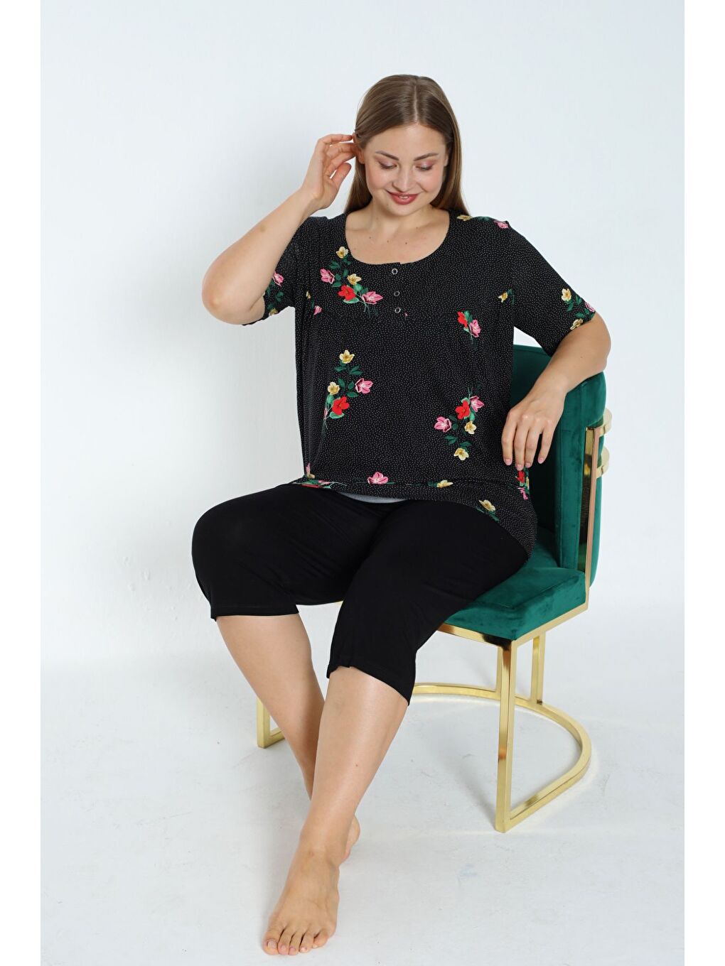 Siyah Kadın Puantiyeli Çiçekli Düğmeli Kısa Kollu Esnek Viskon Alt Üst Taytlı Gecelik Takımı-2
