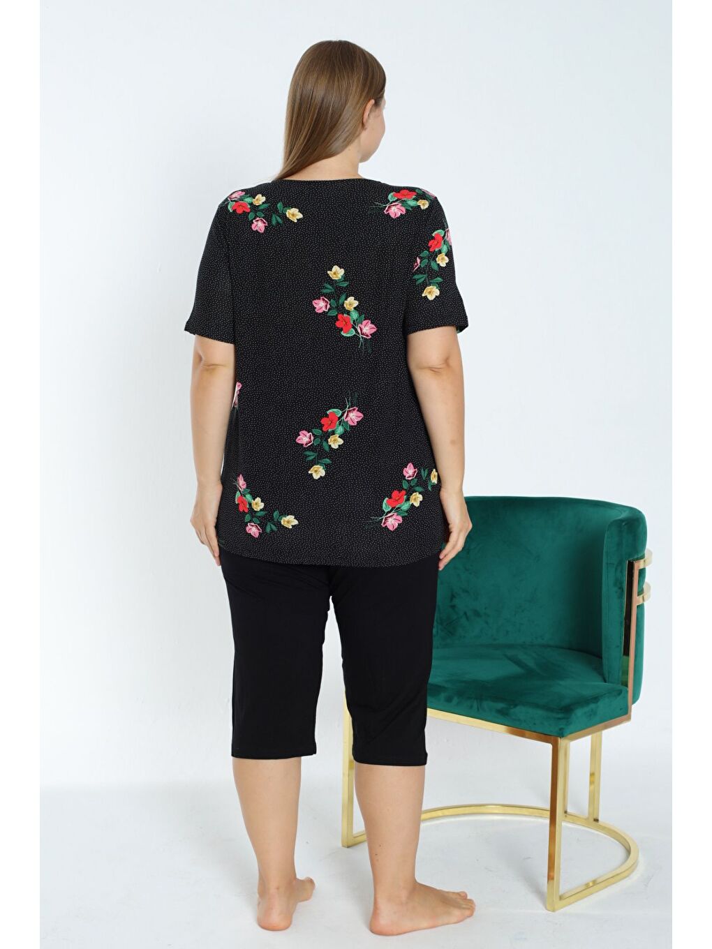 Siyah Kadın Puantiyeli Çiçekli Düğmeli Kısa Kollu Esnek Viskon Alt Üst Taytlı Gecelik Takımı-3