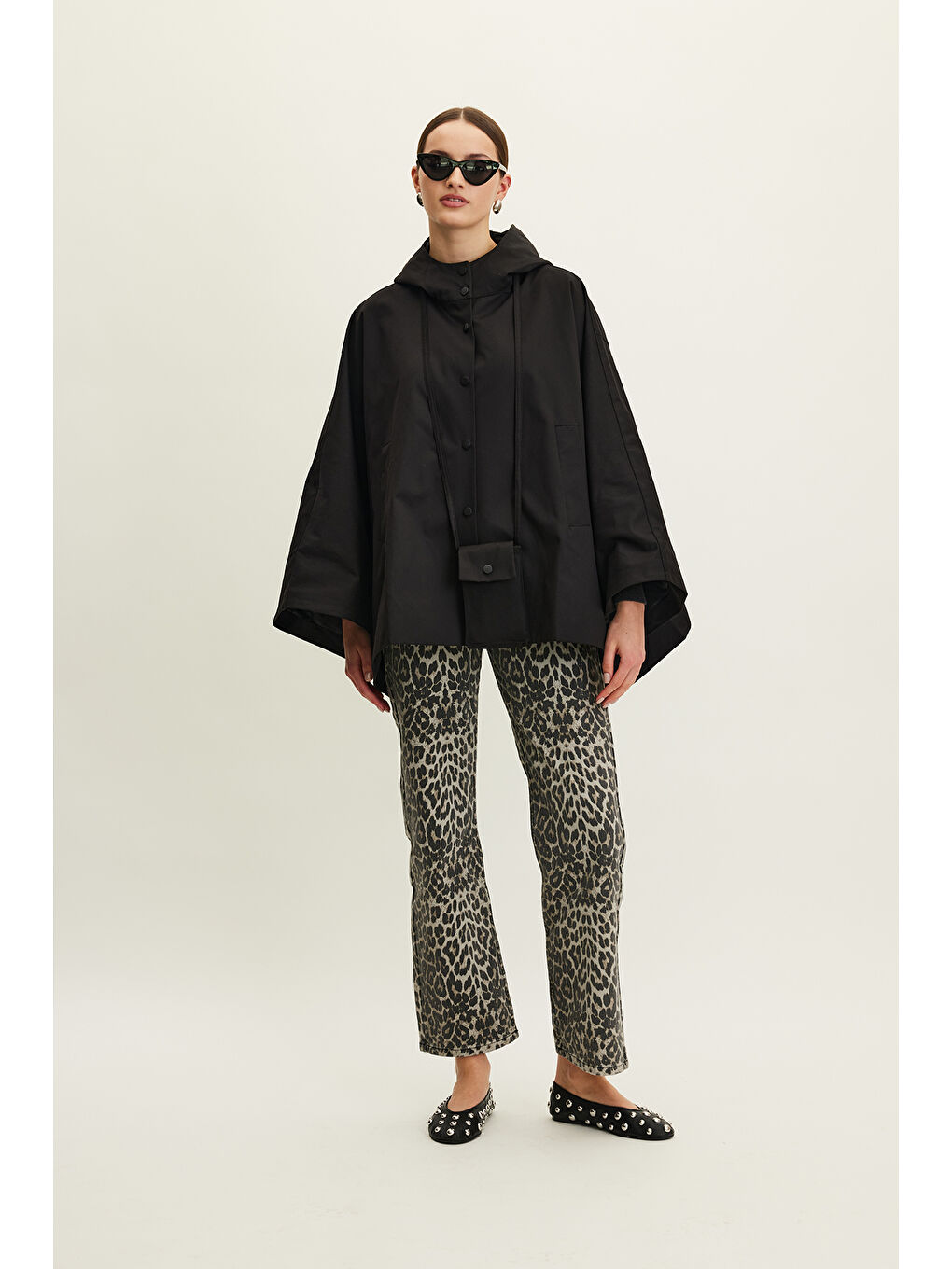 Çanta Detaylı Pelerin Trençkot Siyah