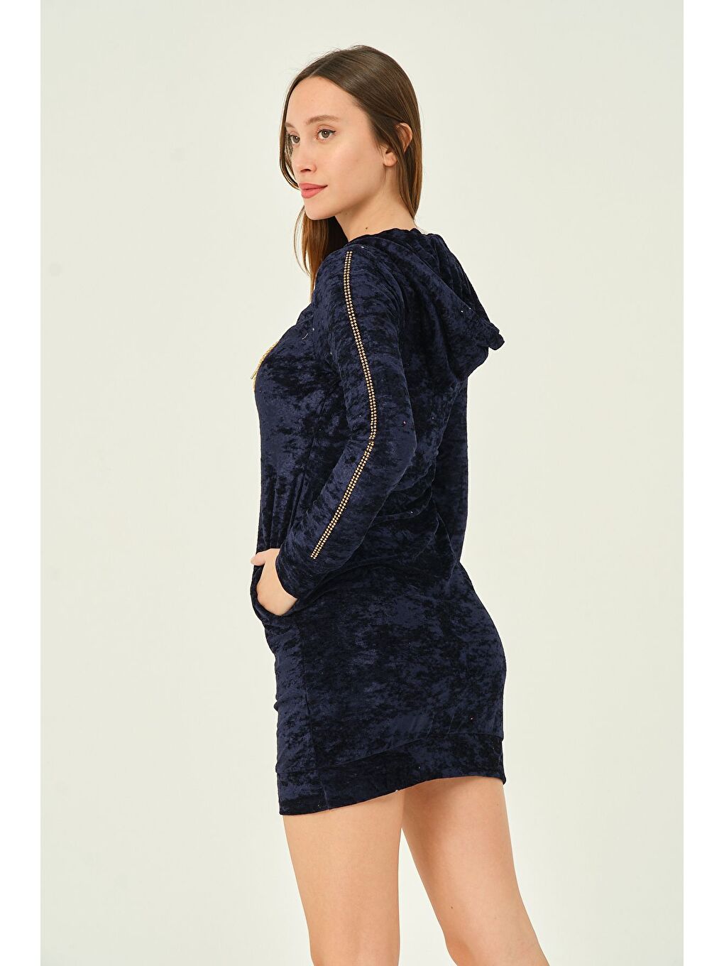 Lacivert Cepli Kapüşonlu Taş Detaylı Kadife Uzun Kollu Kısa Elbise-3