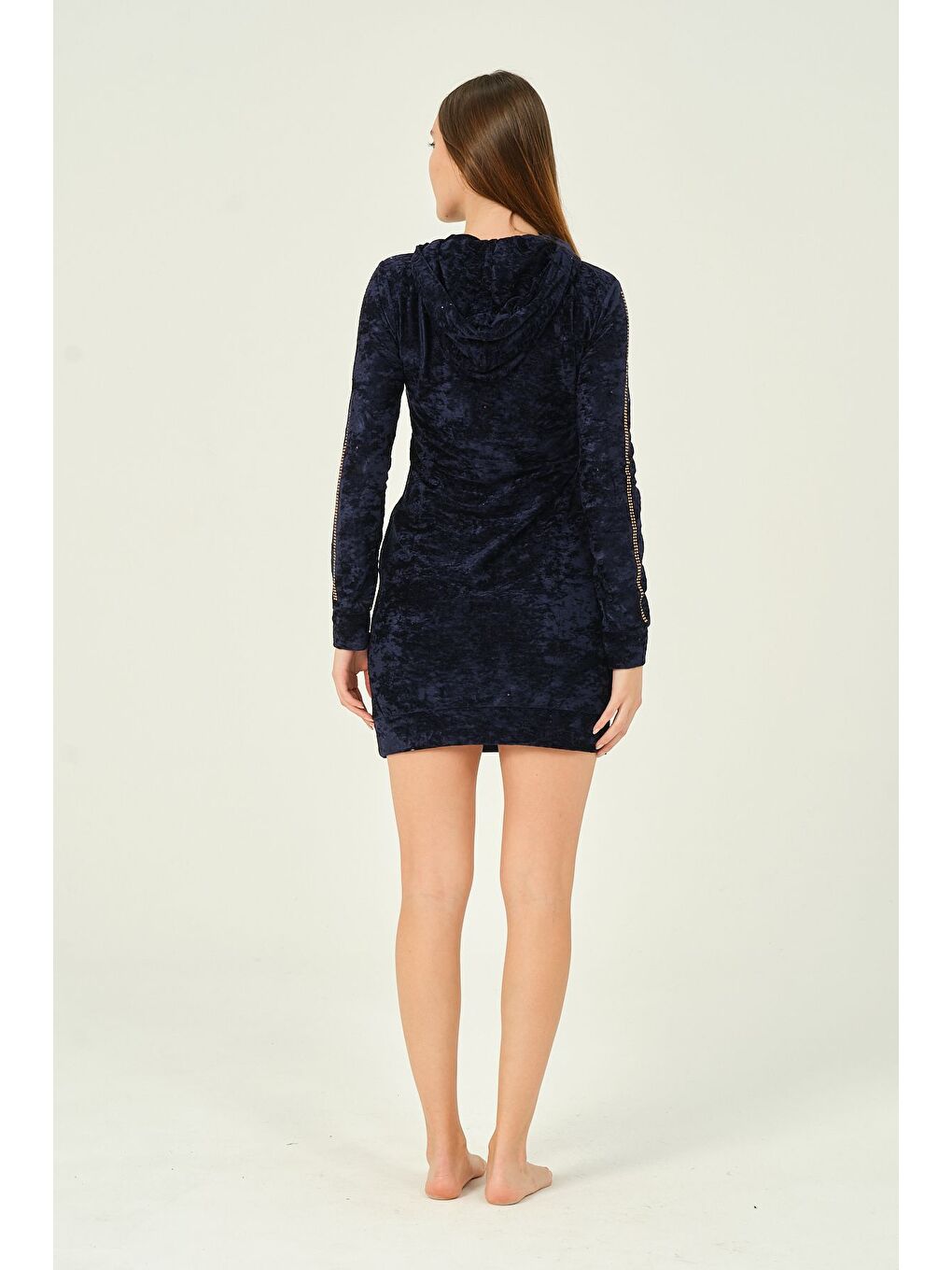 Lacivert Cepli Kapüşonlu Taş Detaylı Kadife Uzun Kollu Kısa Elbise-4