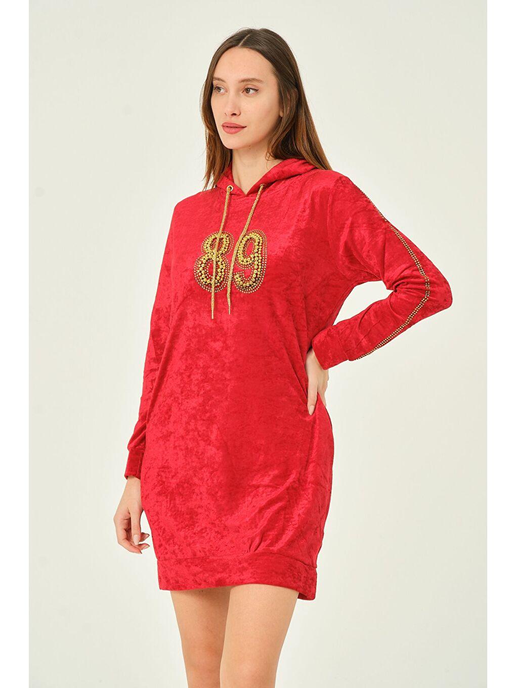 Kırmızı Cepli Kapüşonlu Taş Detaylı Kadife Uzun Kollu Kısa Elbise-2
