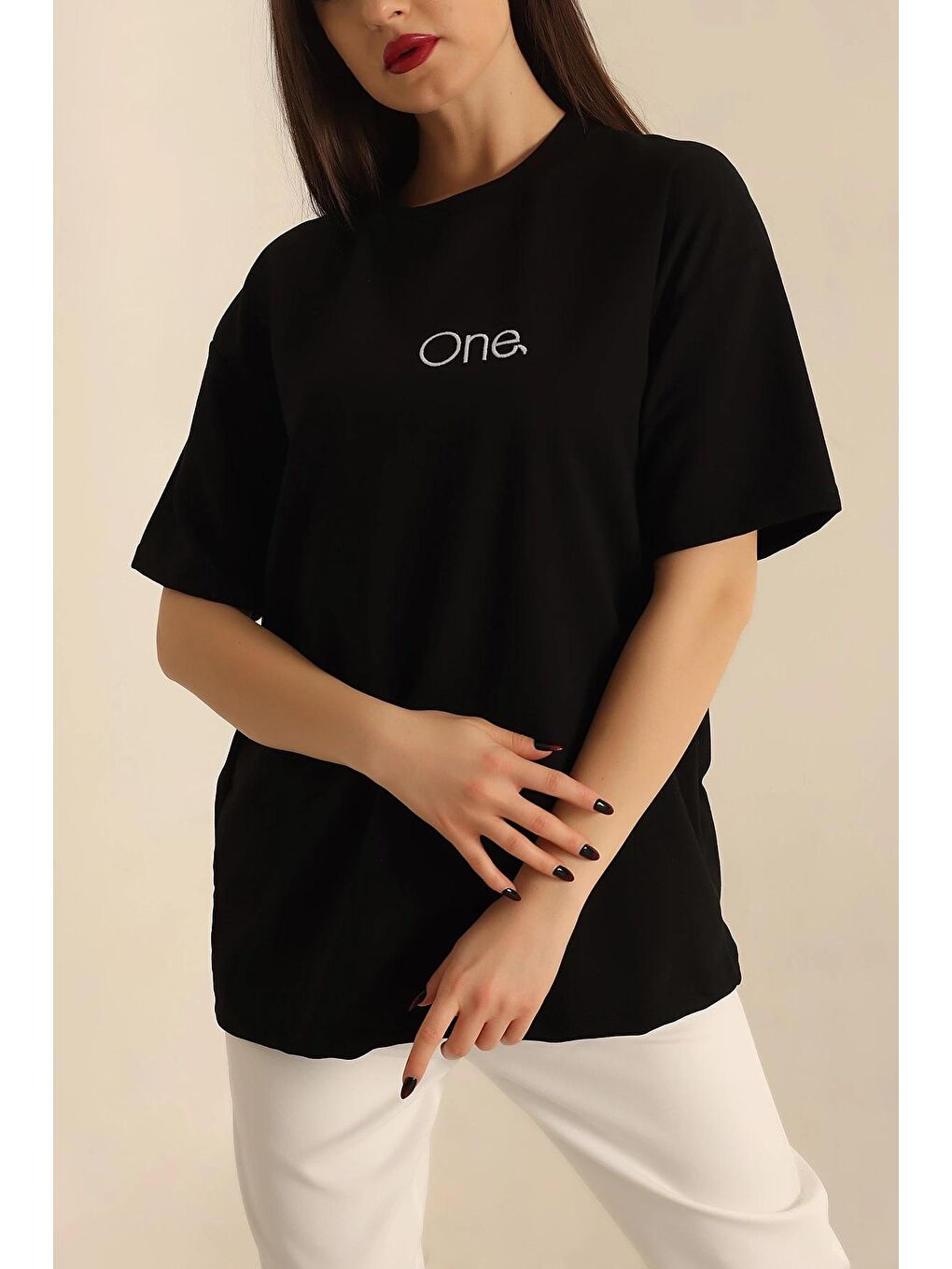 Siyah Nakış Detay İki İplik T-Shirt