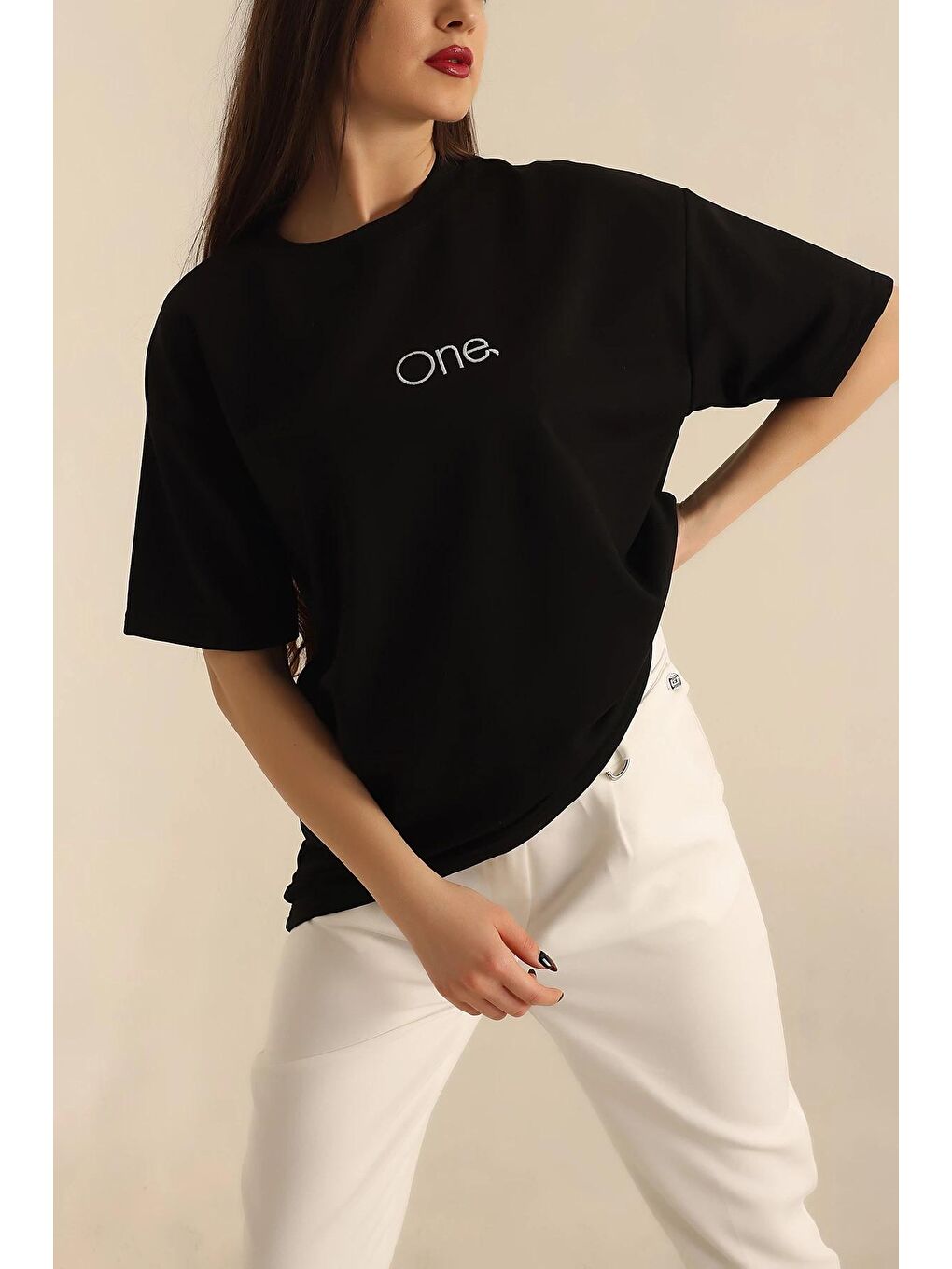 Siyah Nakış Detay İki İplik T-Shirt-1